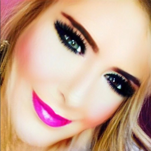 Meet your Posher, Addison - Picture 1 of 1